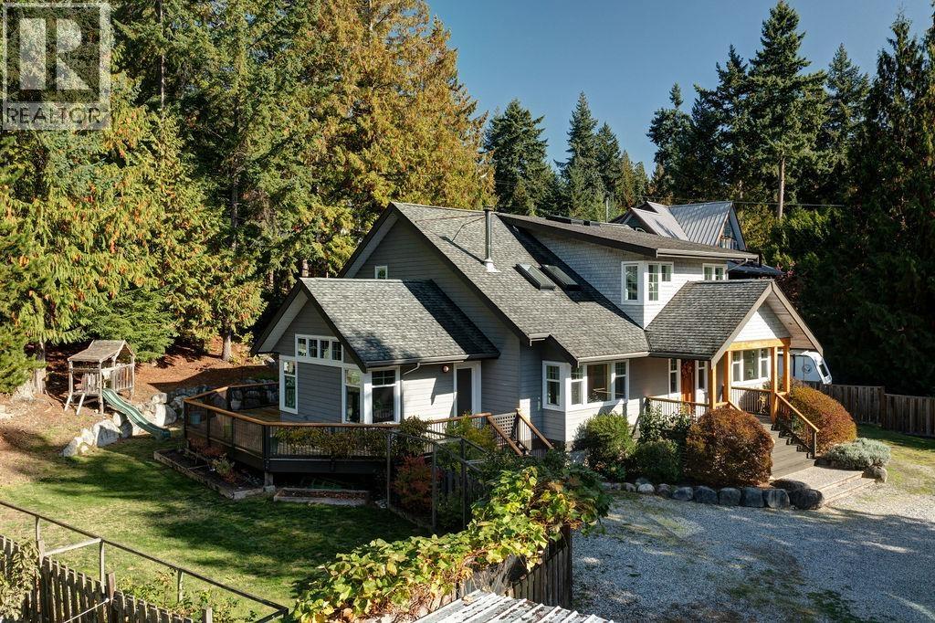 8116 Southwood Rd, Halfmoon Bay, BC V7Z 1A7