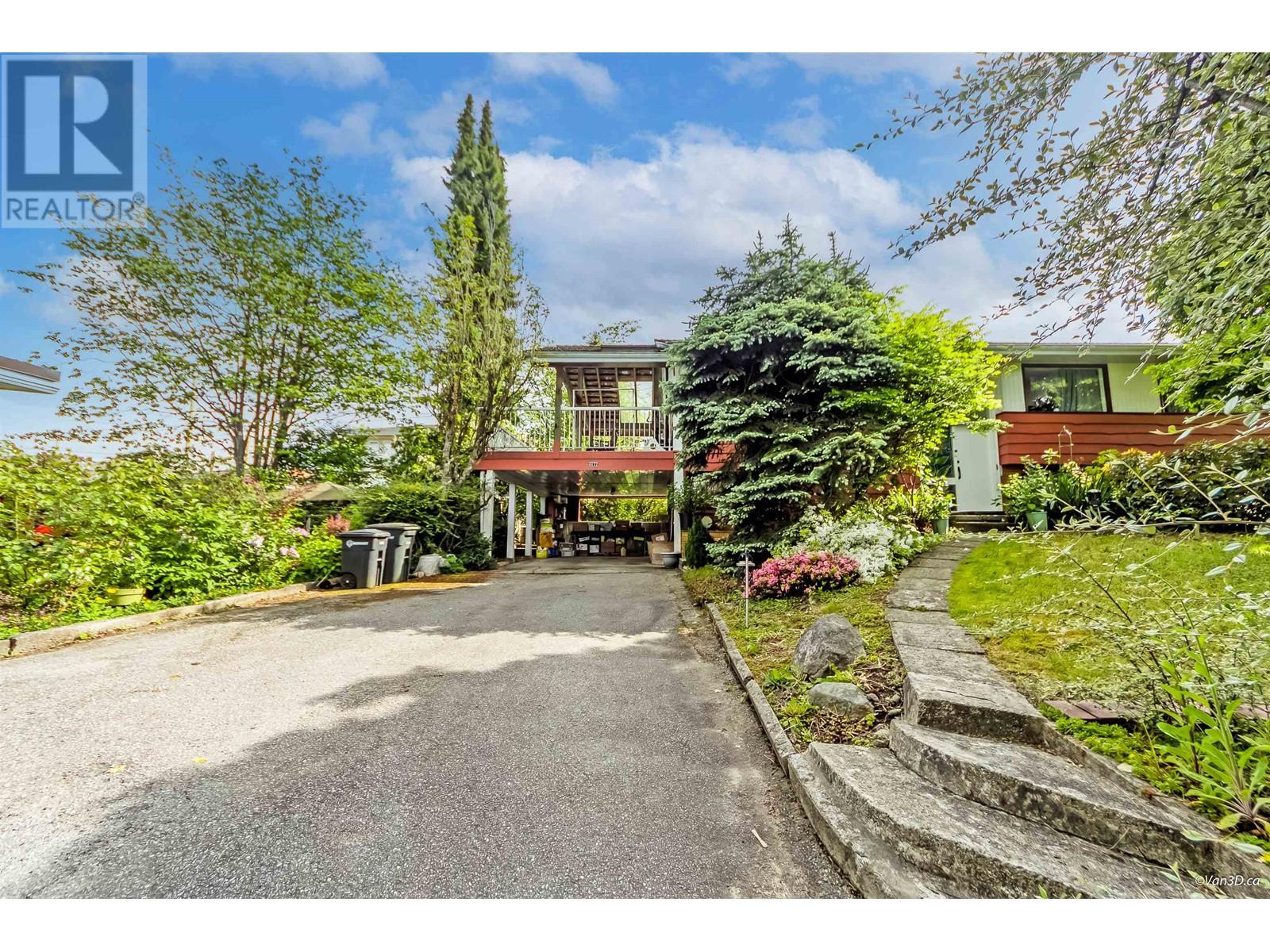 4872 Gilpin Ct, Burnaby, BC V5G 3A3