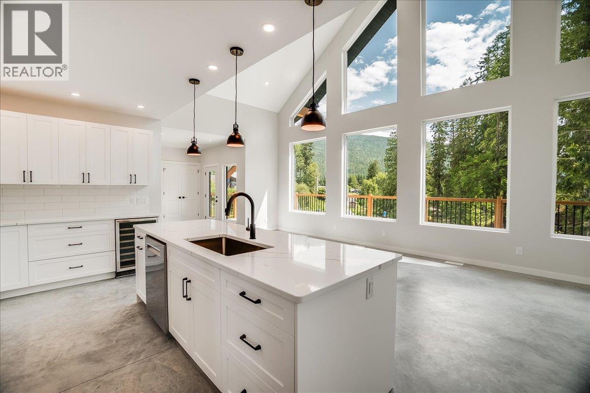 2801 Harlow Rd, Nelson, BC V1L 6L3