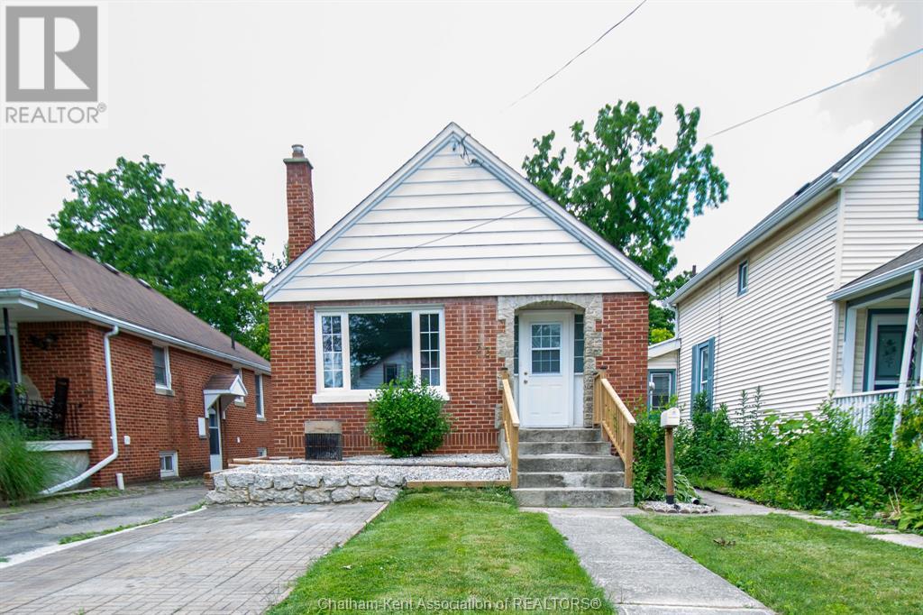 33 Wilson Ave, Chatham, ON N7L 1K8