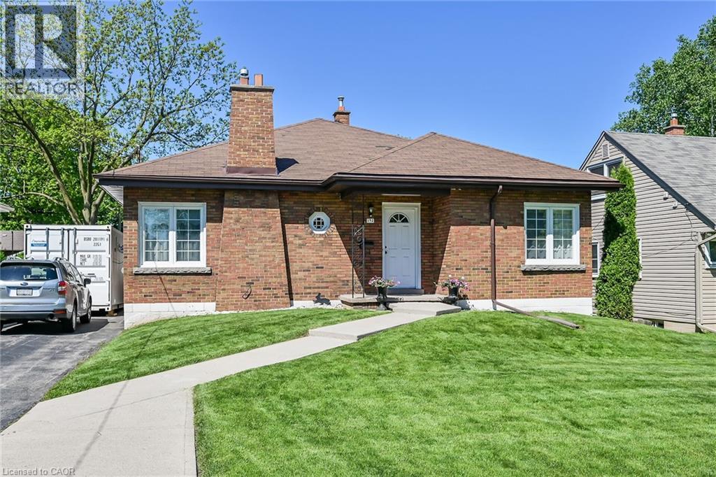 192 Ewen Rd, Hamilton, ON L8S 3C9
