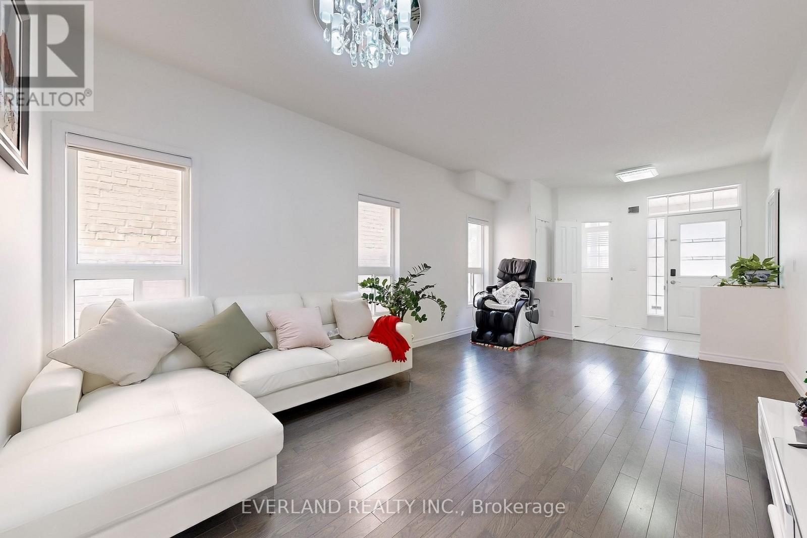 118 Orchard Hill Blvd, Markham, ON L6C 2M4