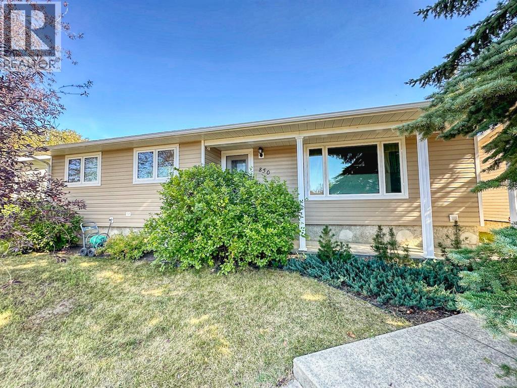 850 3 Avenue East, Three Hills, AB T0M 2A0