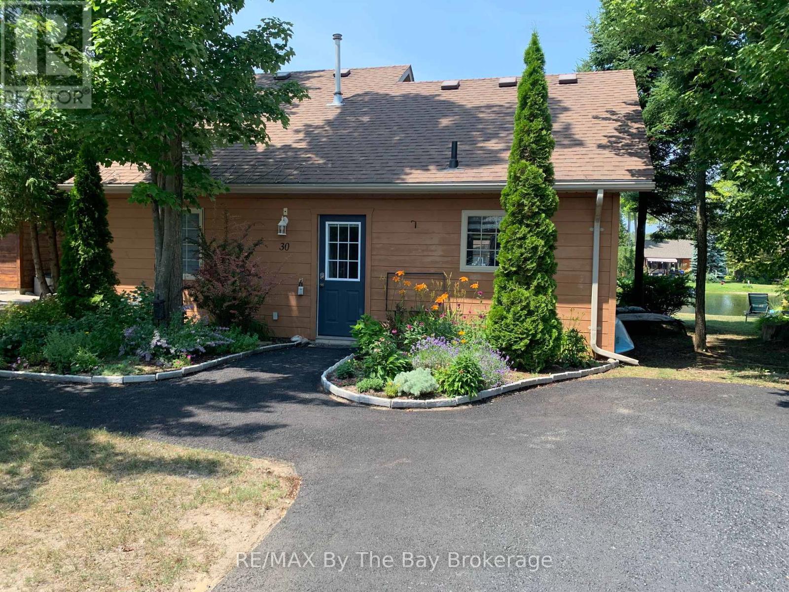 30 Cabin Cres, Wasaga Beach, ON L9Z 1X7
