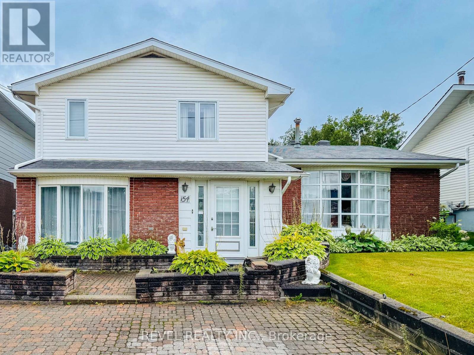 154 Fourth Ave, Timmins, ON P0N 1G0