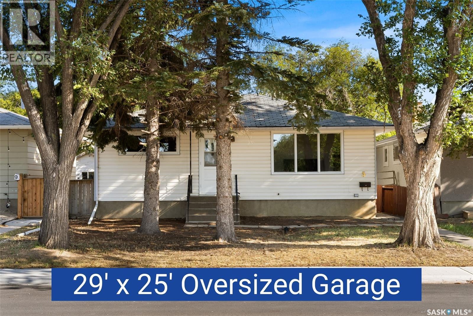 5 Dixon Cres, Regina, SK S4N 1V3