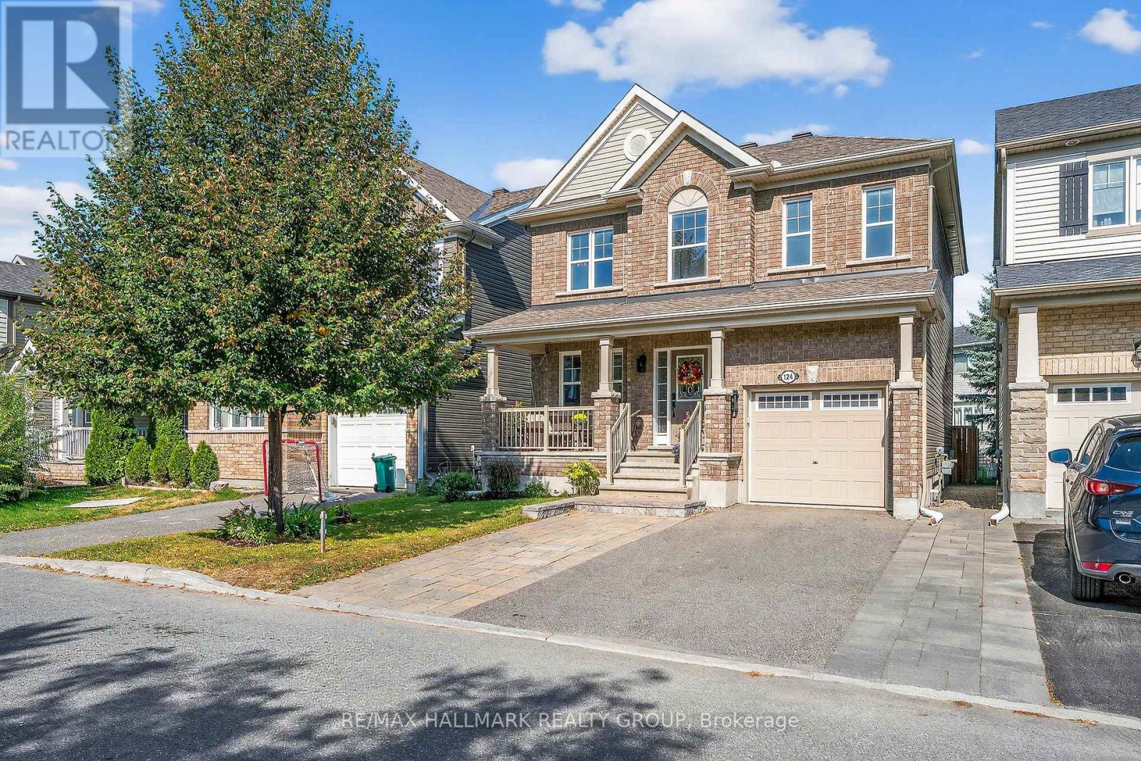 124 Lily Pond St, Ottawa, ON K2M 2L9