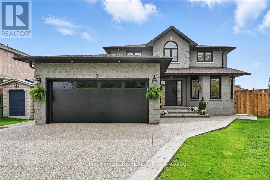 7 Grandview Ave, Hamilton, ON L8E 5A5
