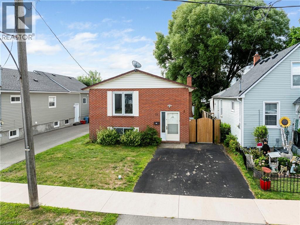 13 Cumming St, St. Catharines, ON L2S 1H6