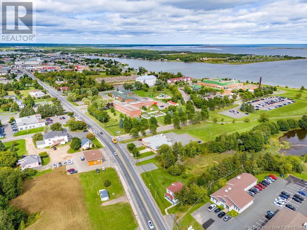 3674 Rue Principale, Tracadie-Sheila, NB E1X 1E2