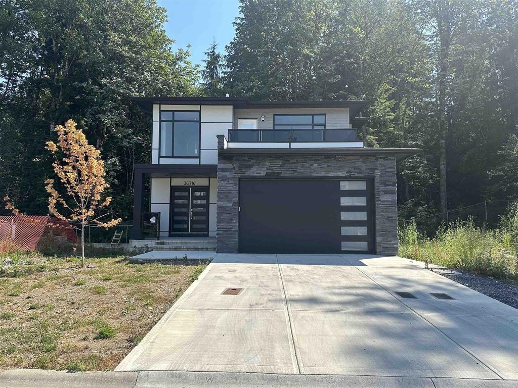 36716 Dianne Brook Ave, Abbotsford, BC V3G 0H4