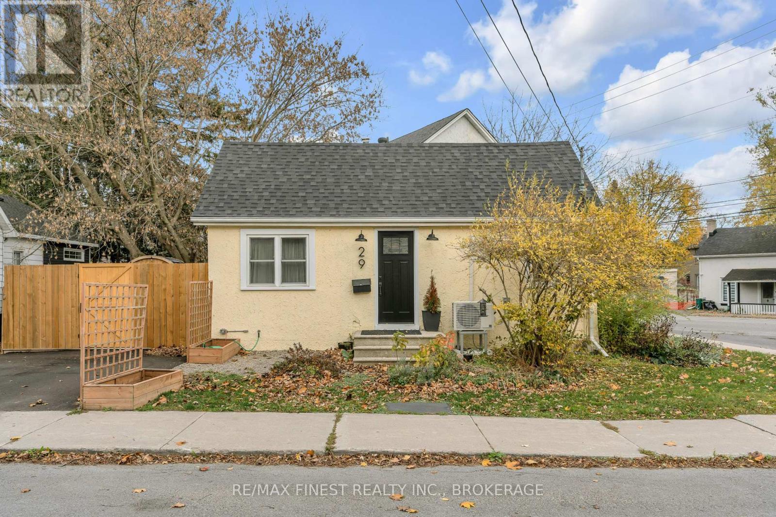 29 Church St, Kingston, ON K7M 1H2
