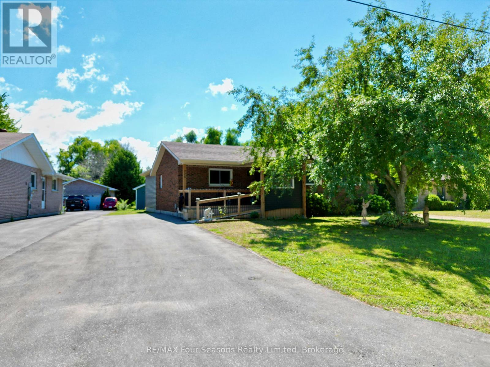 225 Christopher St, Clearview, ON L0M 1S0