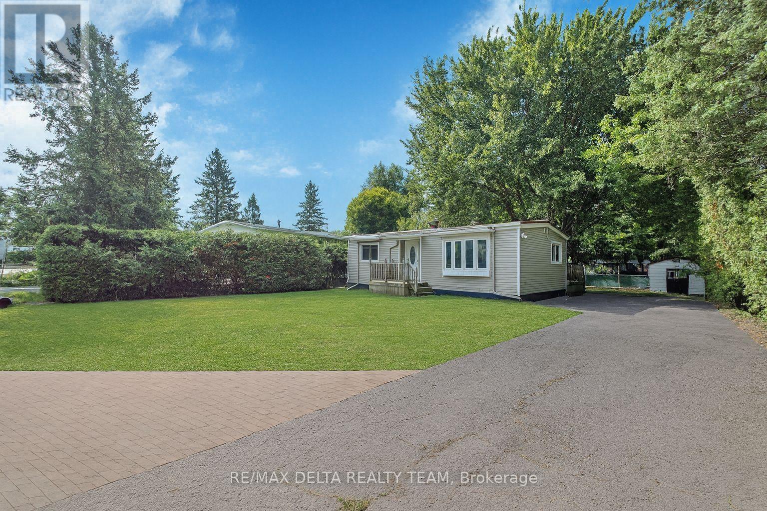 25 Fringewood Dr, Ottawa, ON K2S 1T4