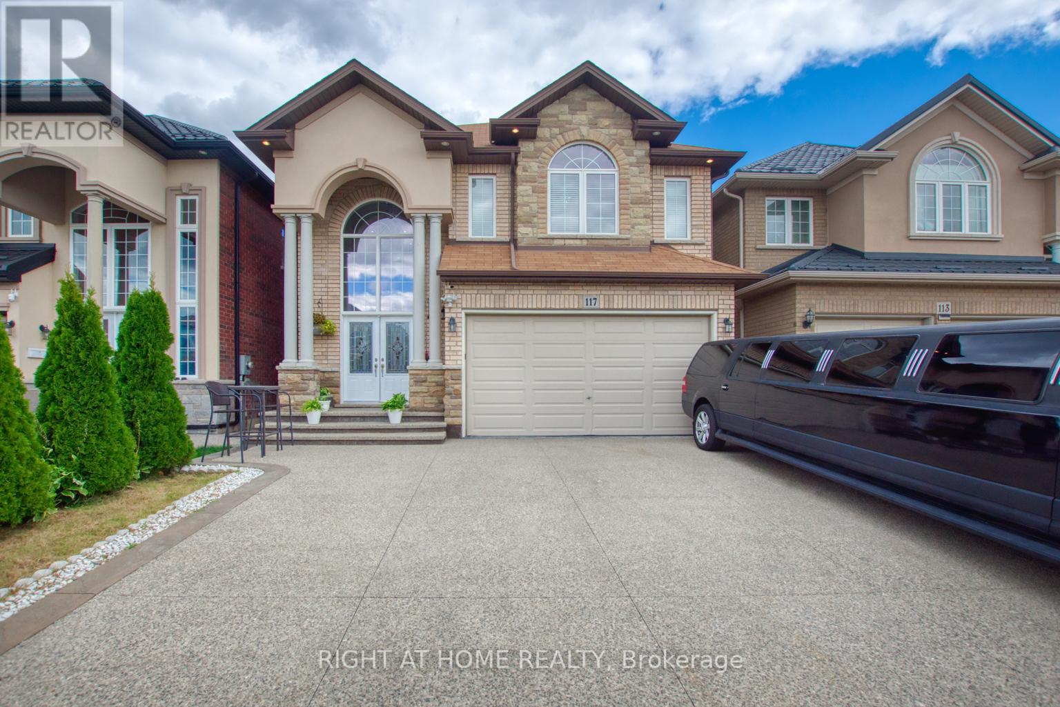 117 Chartwell Cir, Hamilton, ON L9A 0C4