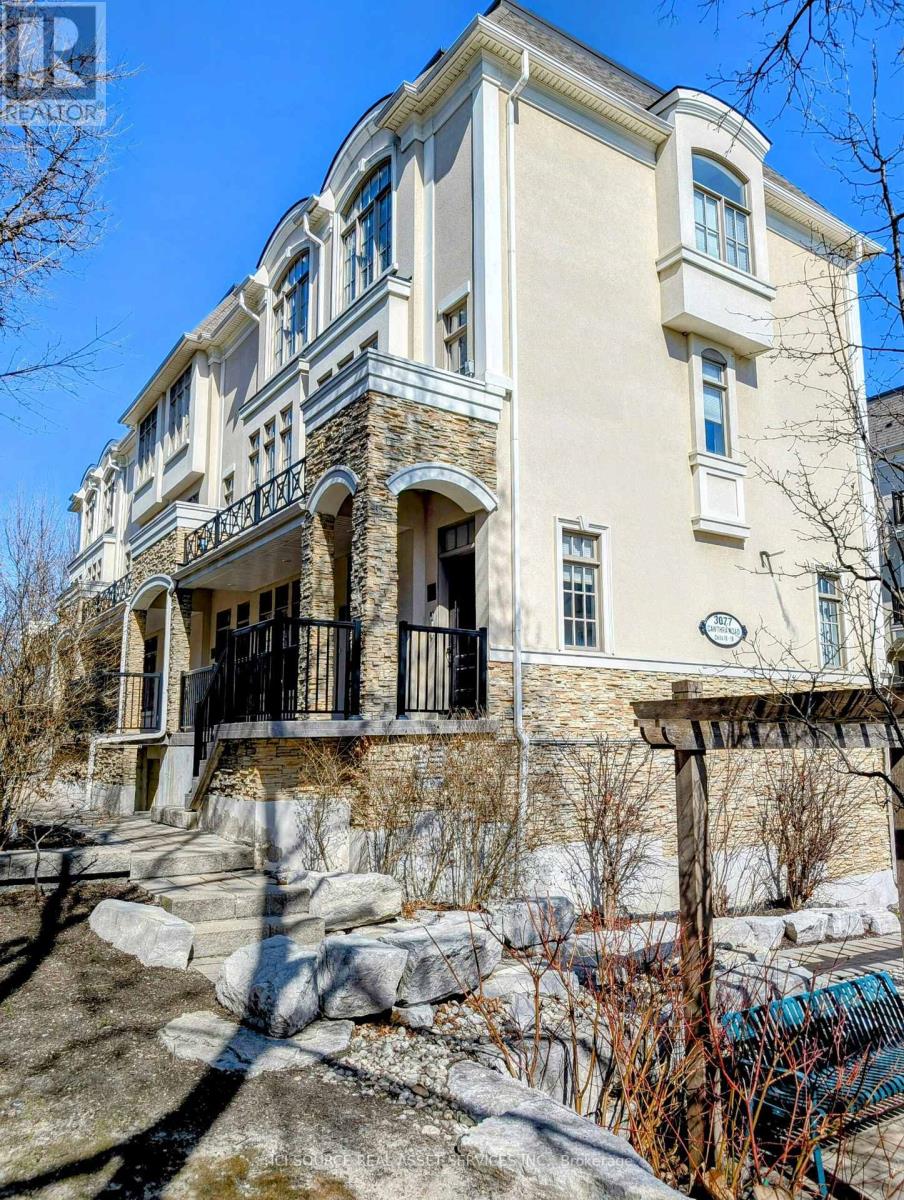 16 3077 Cawthra Rd, Mississauga, ON L5A 2X4