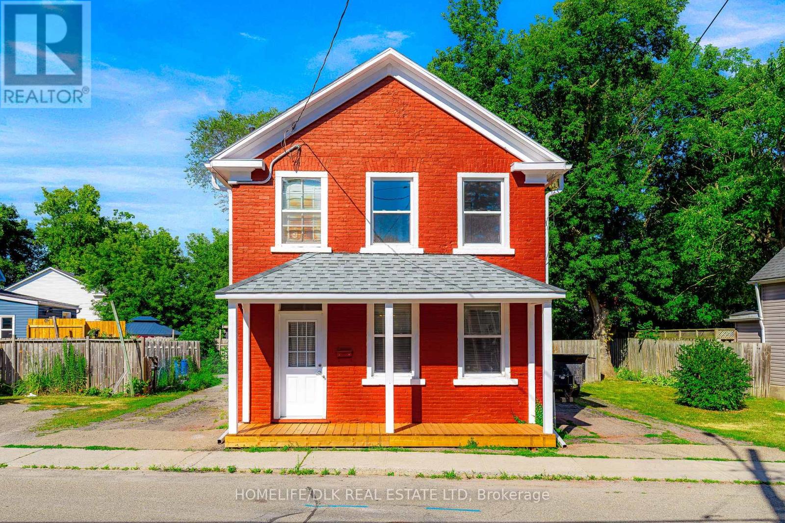 103 John St, Brockville, ON K6V 5B3