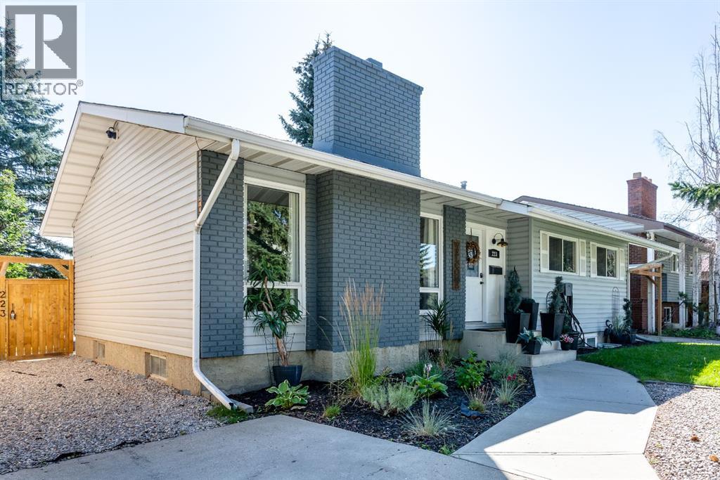 223 Brookpark Dr SW, Calgary, AB T2W 2W3