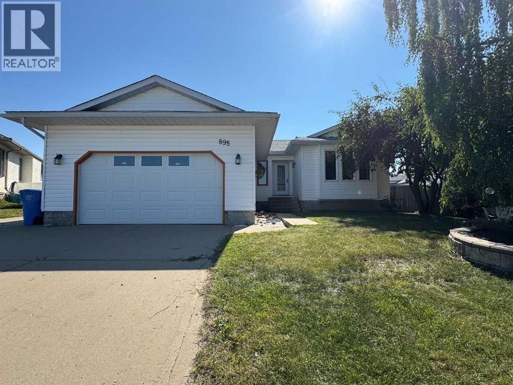 898 Birch St, Beaverlodge, AB T0H 0C0
