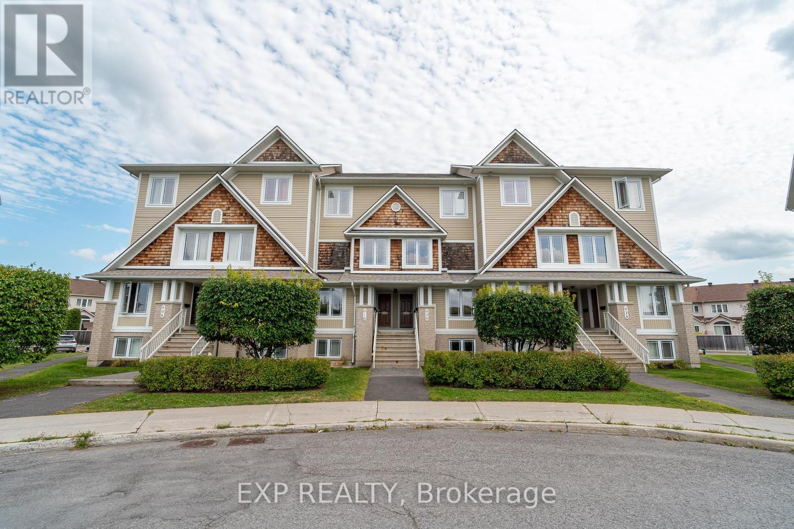 620 Lakeridge Dr, Ottawa, ON K4A 0H4