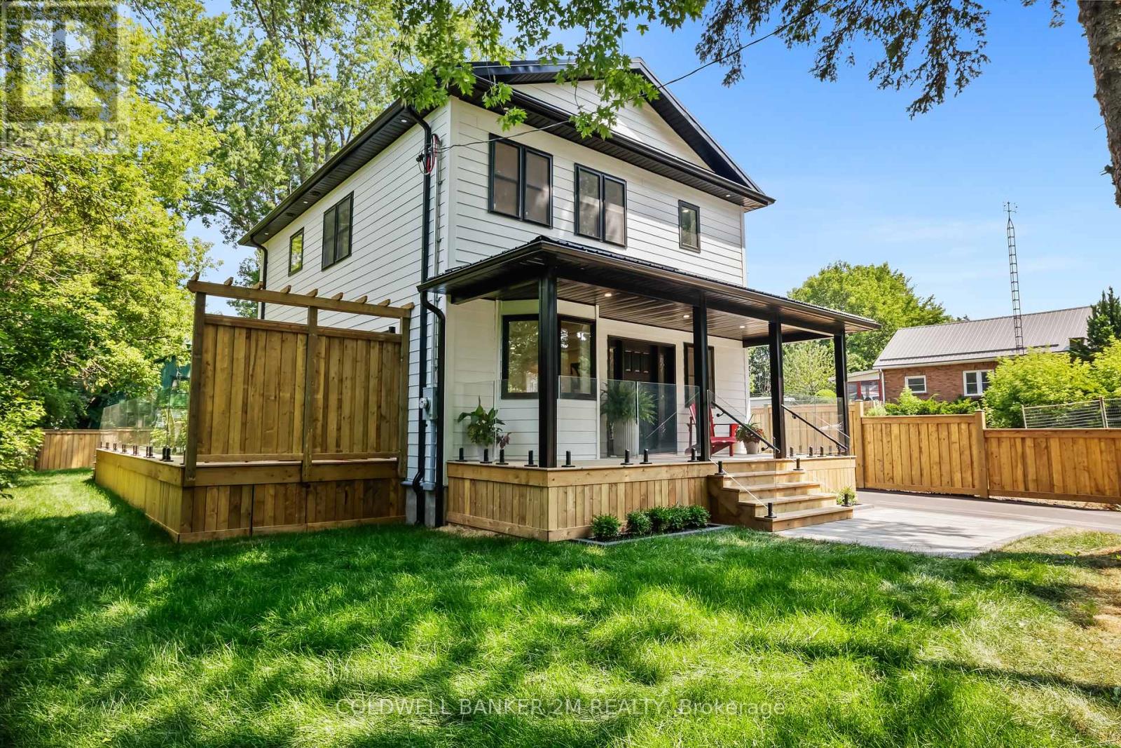 128 Buckingham Ave, Oshawa, ON L1G 2K5