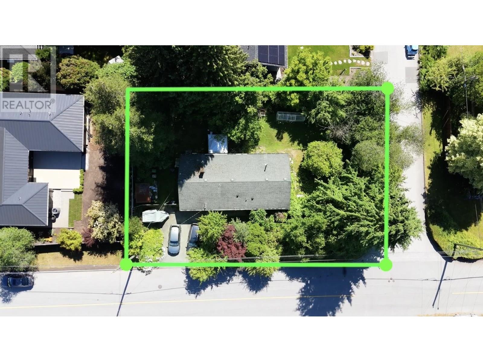 2302 Viewlynn Dr, North Vancouver, BC V7J 2X1