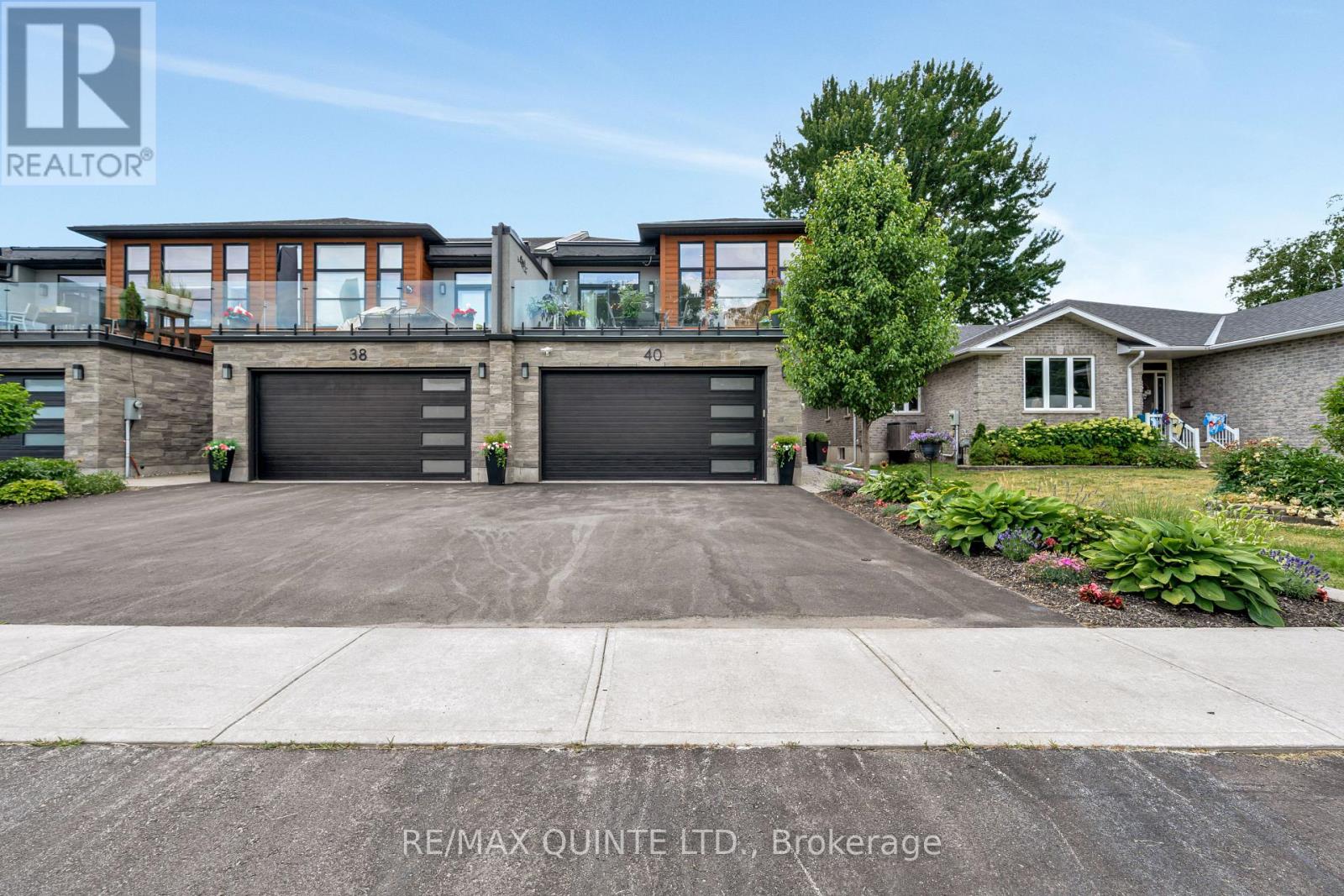 40 John St S, Belleville, ON K8N 3E3
