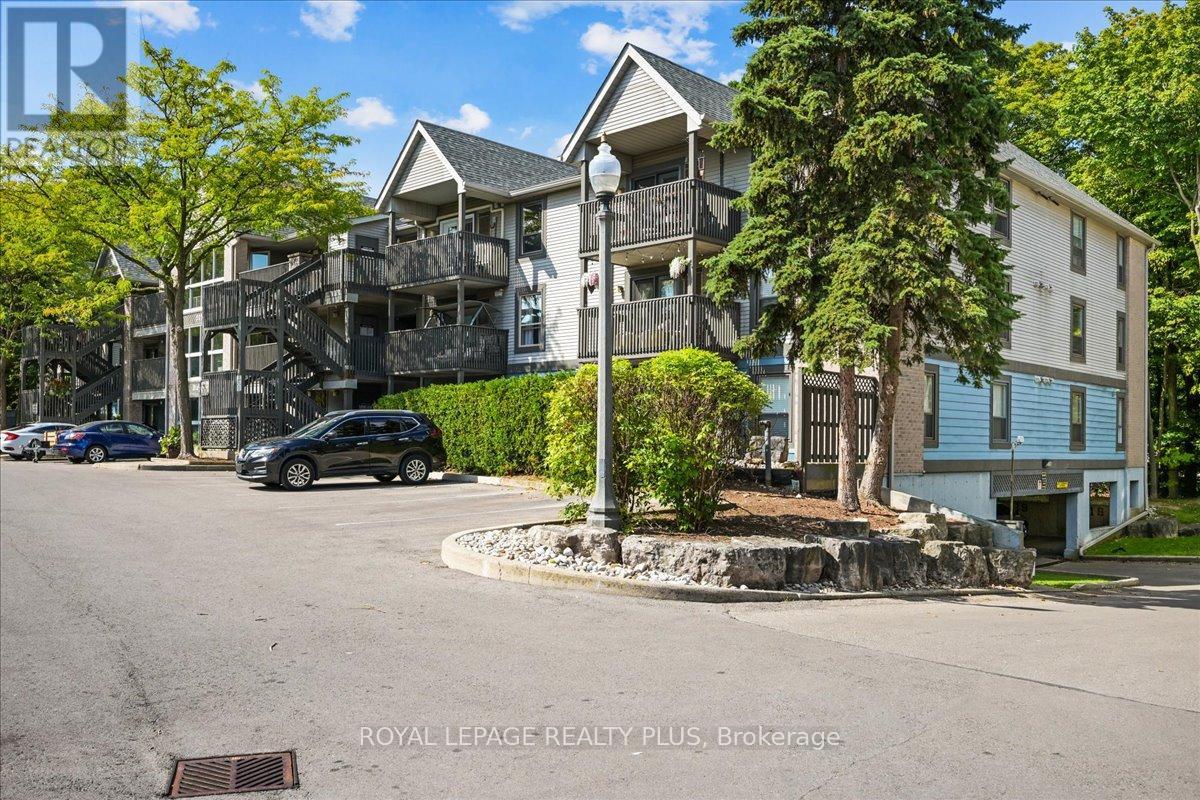201 2030 Cleaver Ave, Burlington, ON L7M 4C3