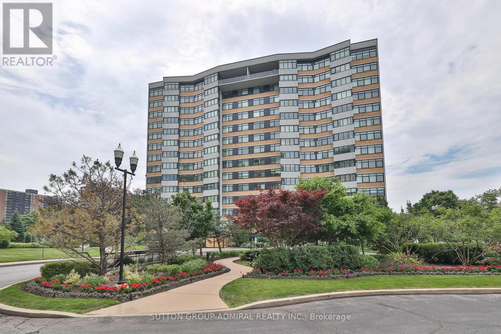 104 90 Fisherville Rd, Toronto, ON M2R 3J9
