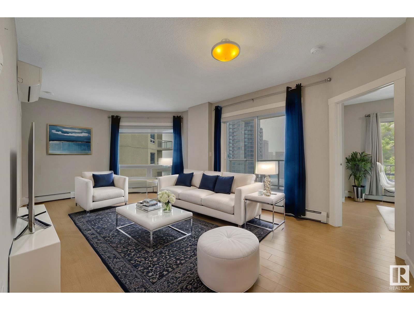 10410 102 Avenue Northwest #2107, Edmonton, AB T5J 0E9