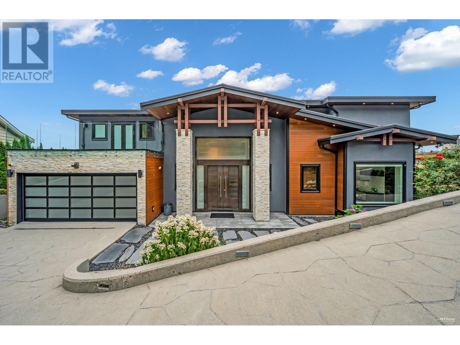 518 Ballantree Pl, West Vancouver, BC V7S 1W5