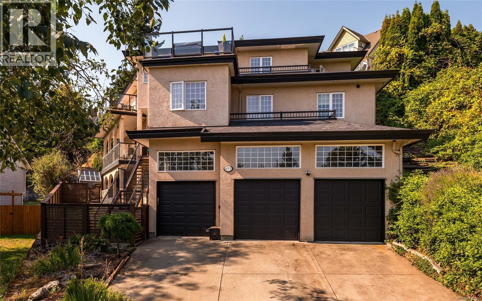 653 Cairndale Rd, Victoria, BC V9C 3M7
