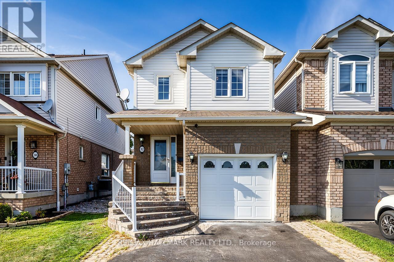 32 Samandria Ave, Whitby, ON L1R 2Z7