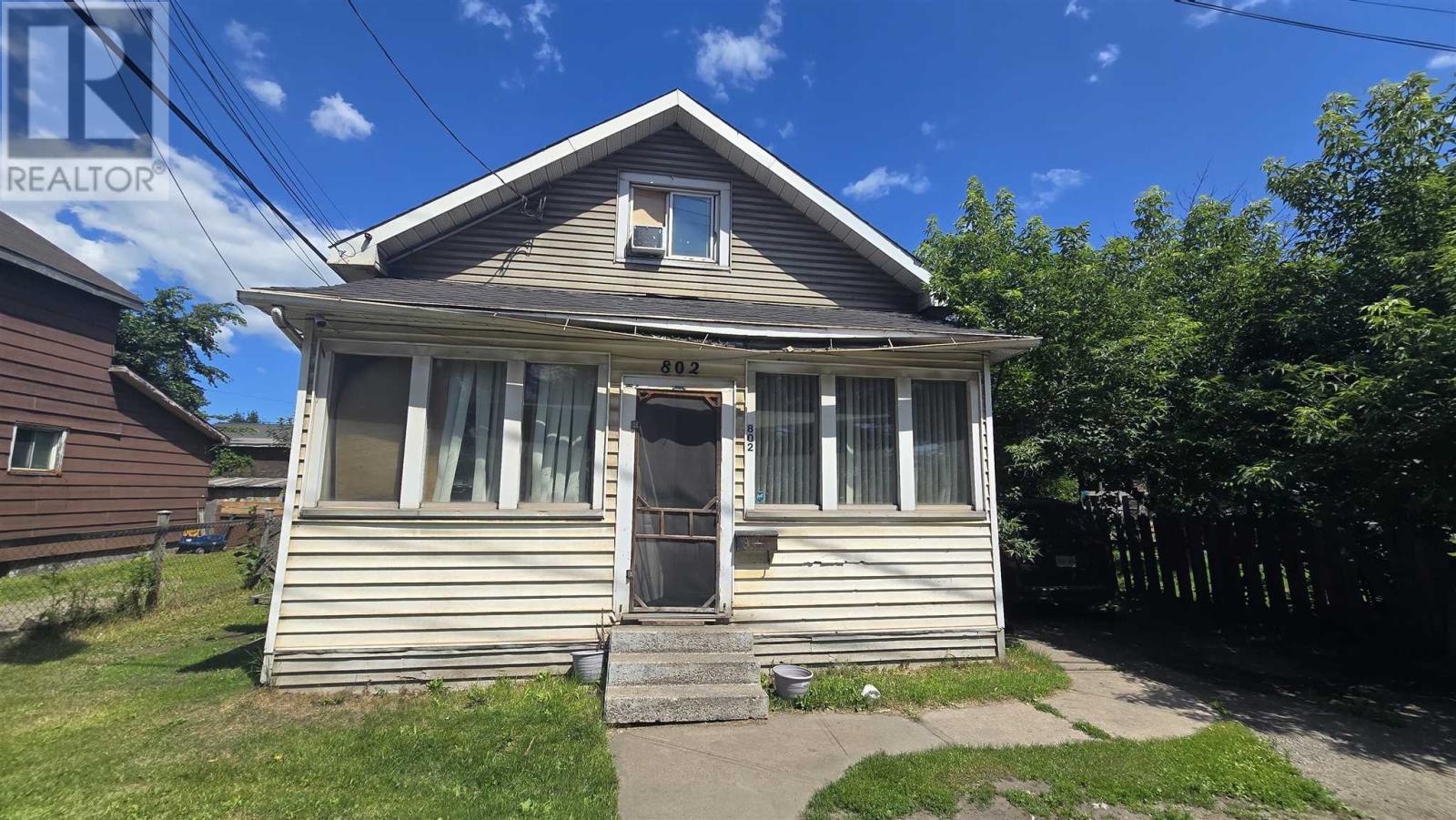 802 Bonney St, Sault Ste. Marie, ON P6C 1A3