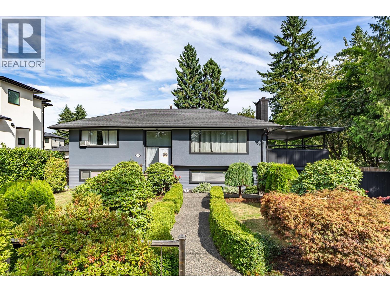 605 Laurentian Cres, Coquitlam, BC V3J 6H3
