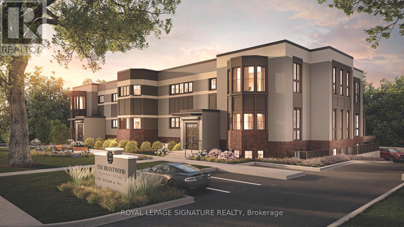 104 221 Allan St, Oakville, ON L6J 3P2