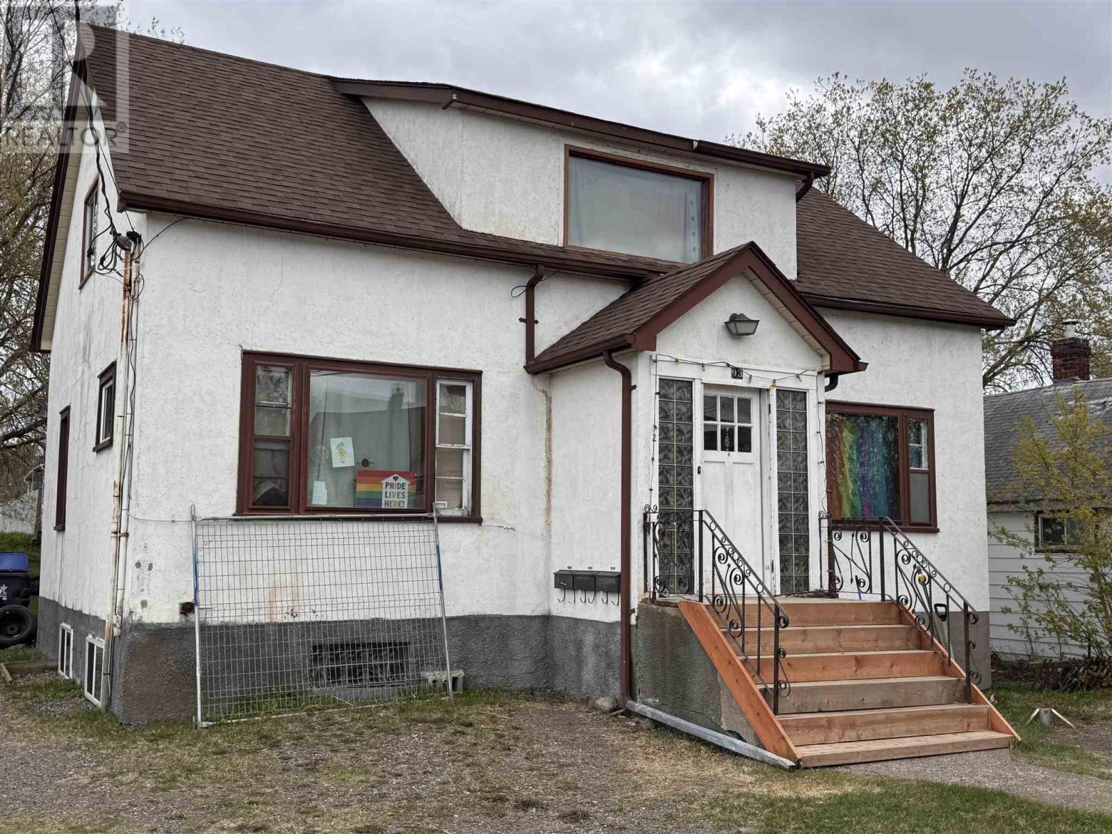 93 Empress Ave S, Thunder Bay, ON P7B 4N4