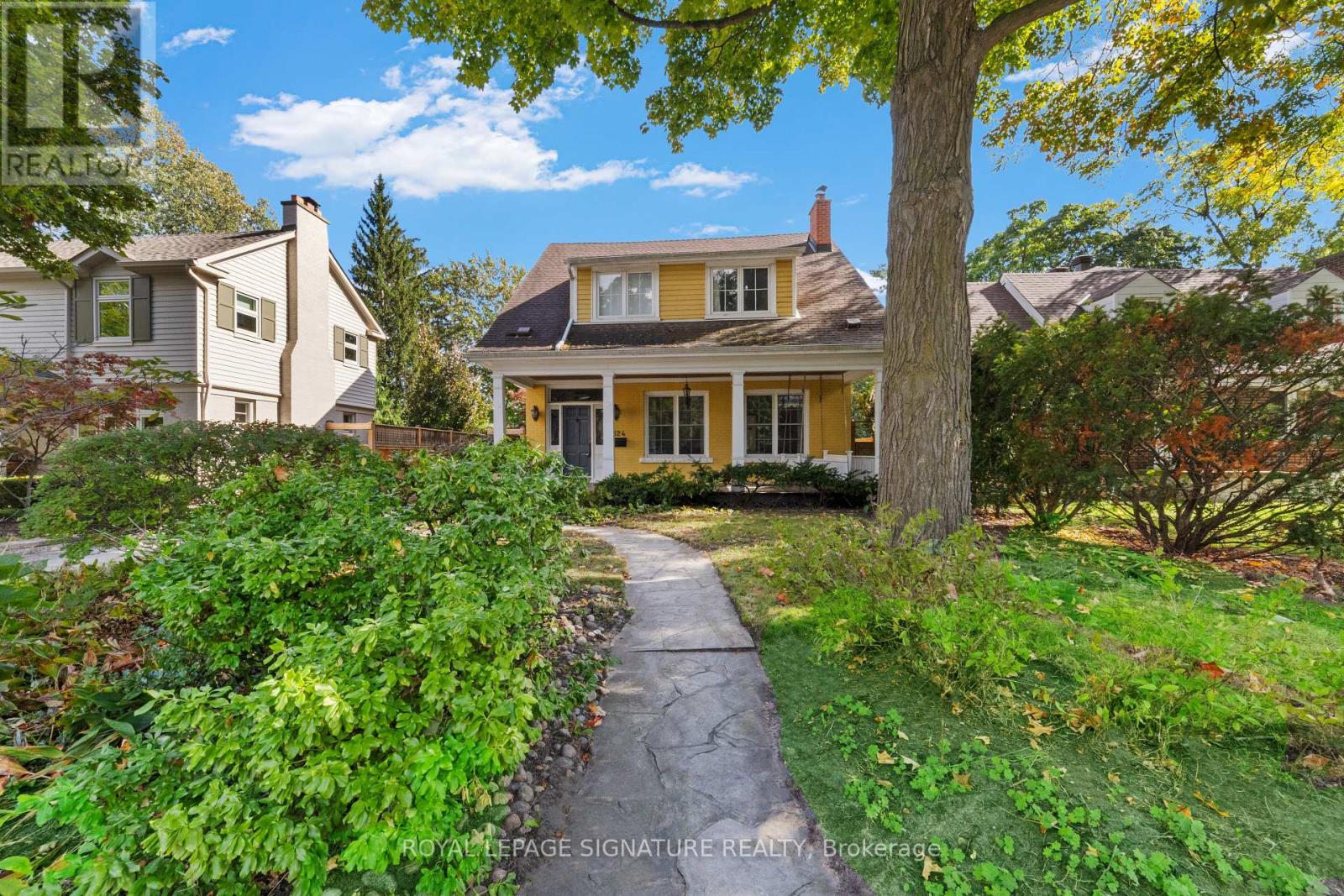 324 Spruce St, Oakville, ON L6J 2H1