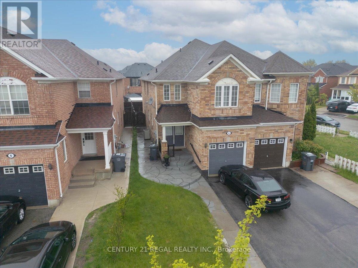 4 Parisian Rd, Brampton, ON L6P 2T1