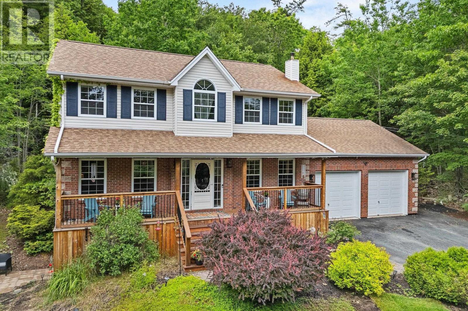 23 Newport Dr, Fall River, NS B2T 1A4