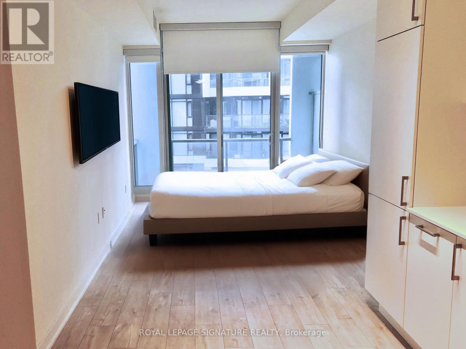 1011 Unit 576 Front St #e, Toronto, ON M5V 1C1