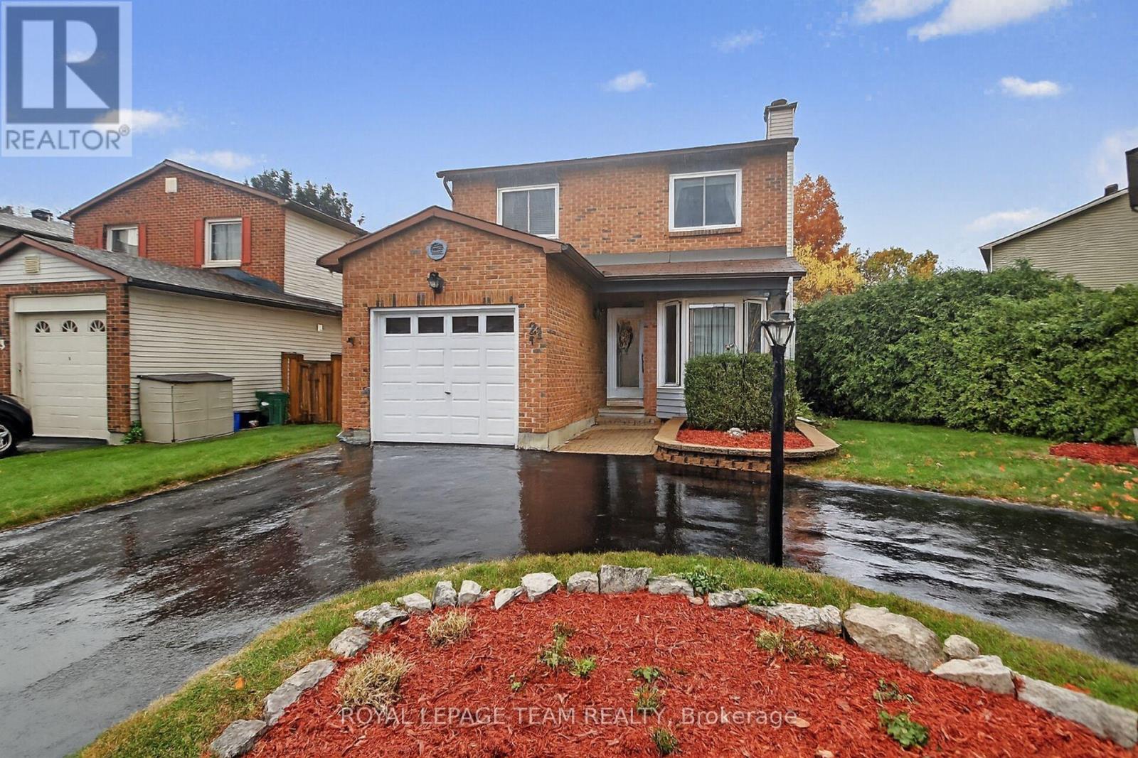 21 Raftus Sq, Ottawa, ON K2J 2K9