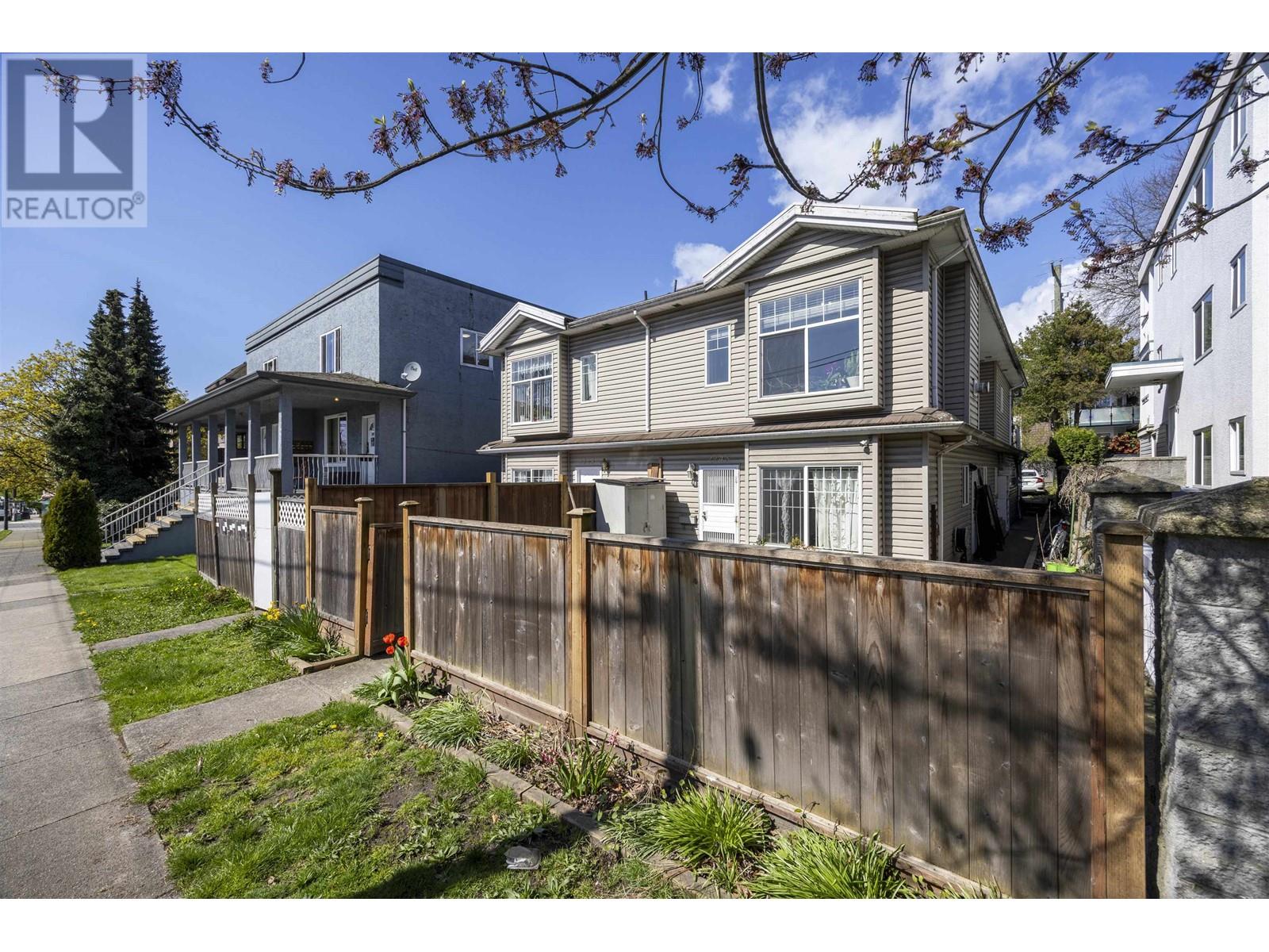 2245 Dundas St, Vancouver, BC V5L 1J9