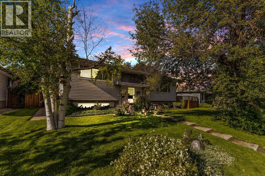 46 Marbrooke Cir NE, Calgary, AB T2A 2W4