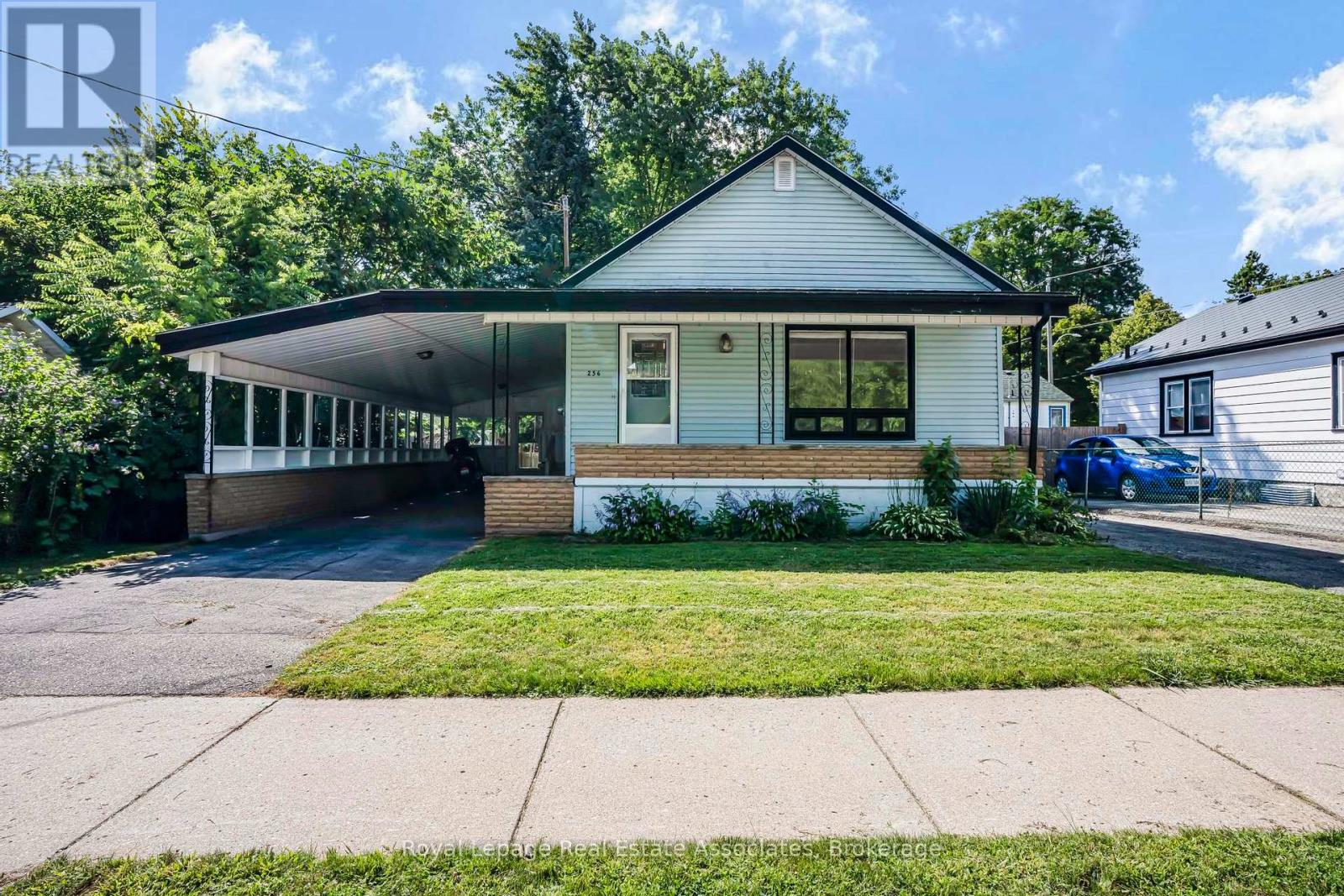256 Chapel St, Norfolk Simcoe, ON N3Y 1N9