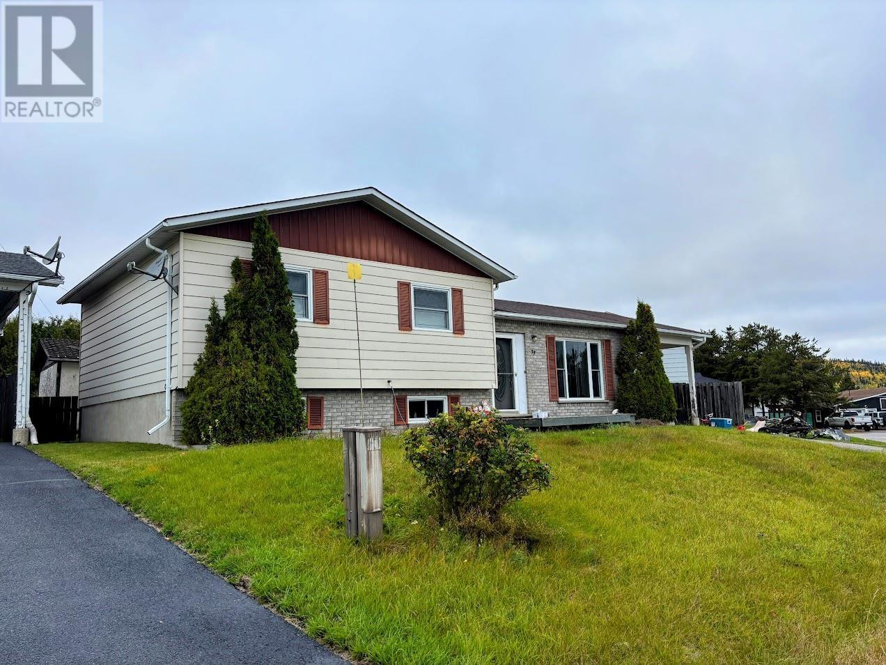 33 Moose Dr, Manitouwadge, ON P0T 2C0
