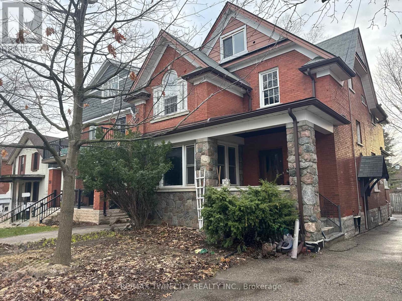 32 Simeon St, Kitchener, ON N2H 1S1