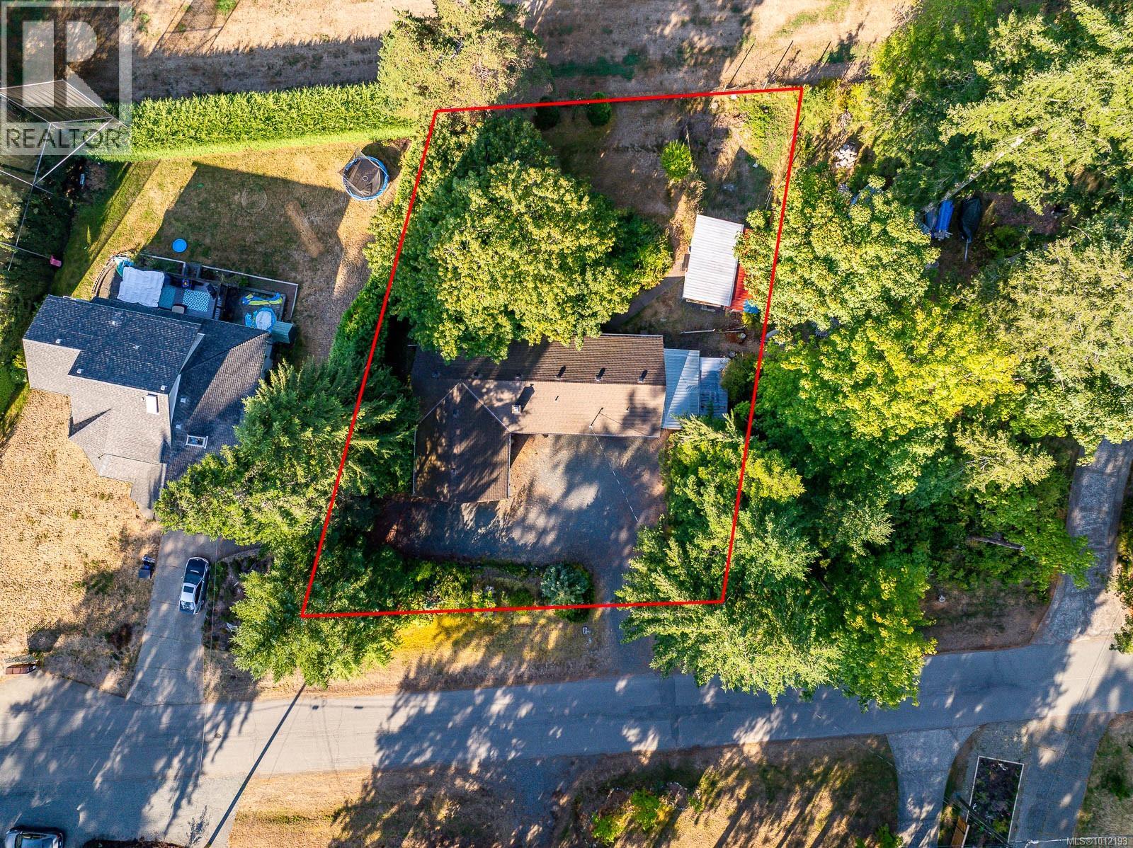 8837 Henderson Ave, Black Creek, BC V9J 1A6