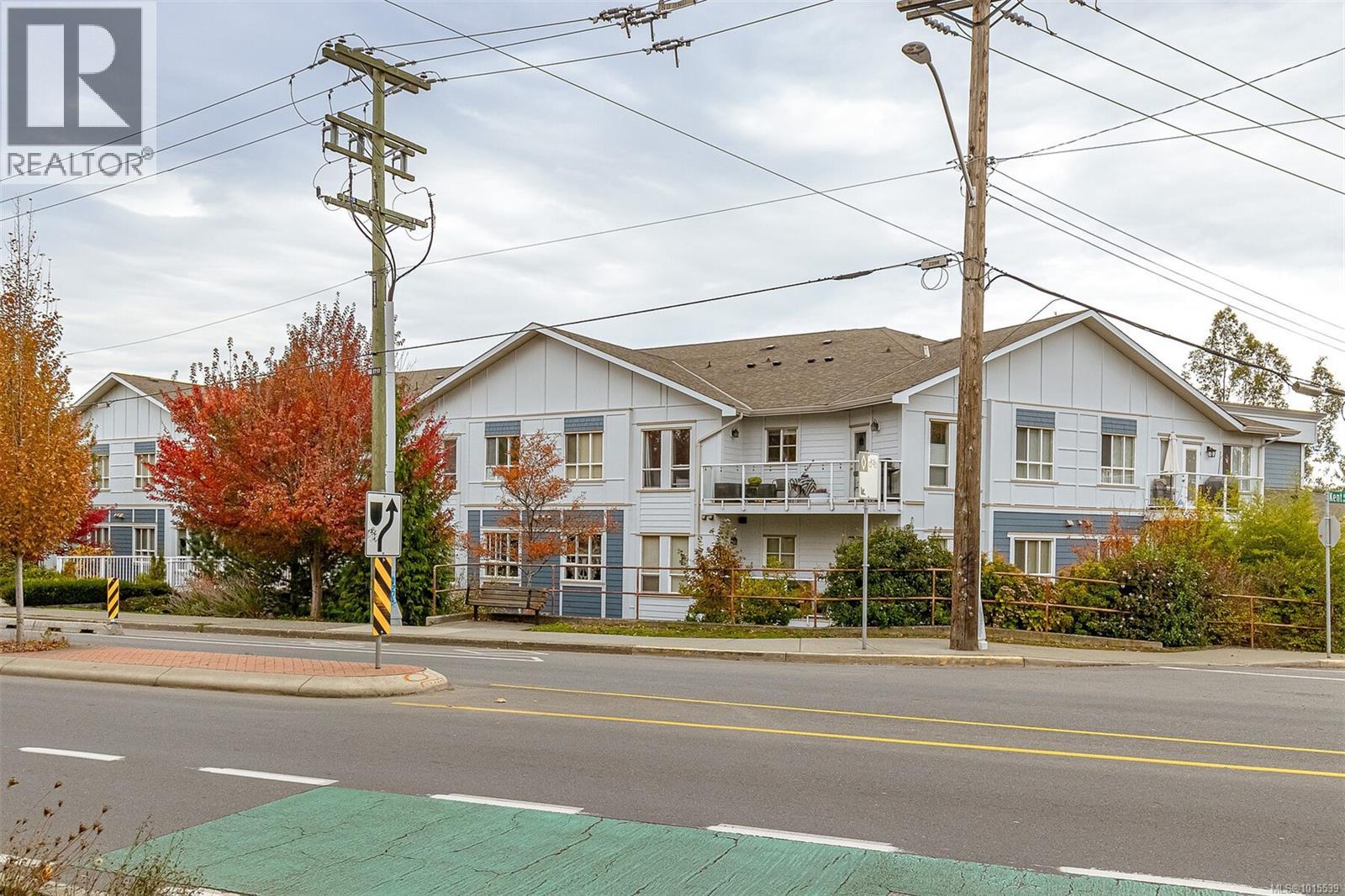 3915 Carey Rd Unit 107 Rd, Saanich, BC V8Z 4E3