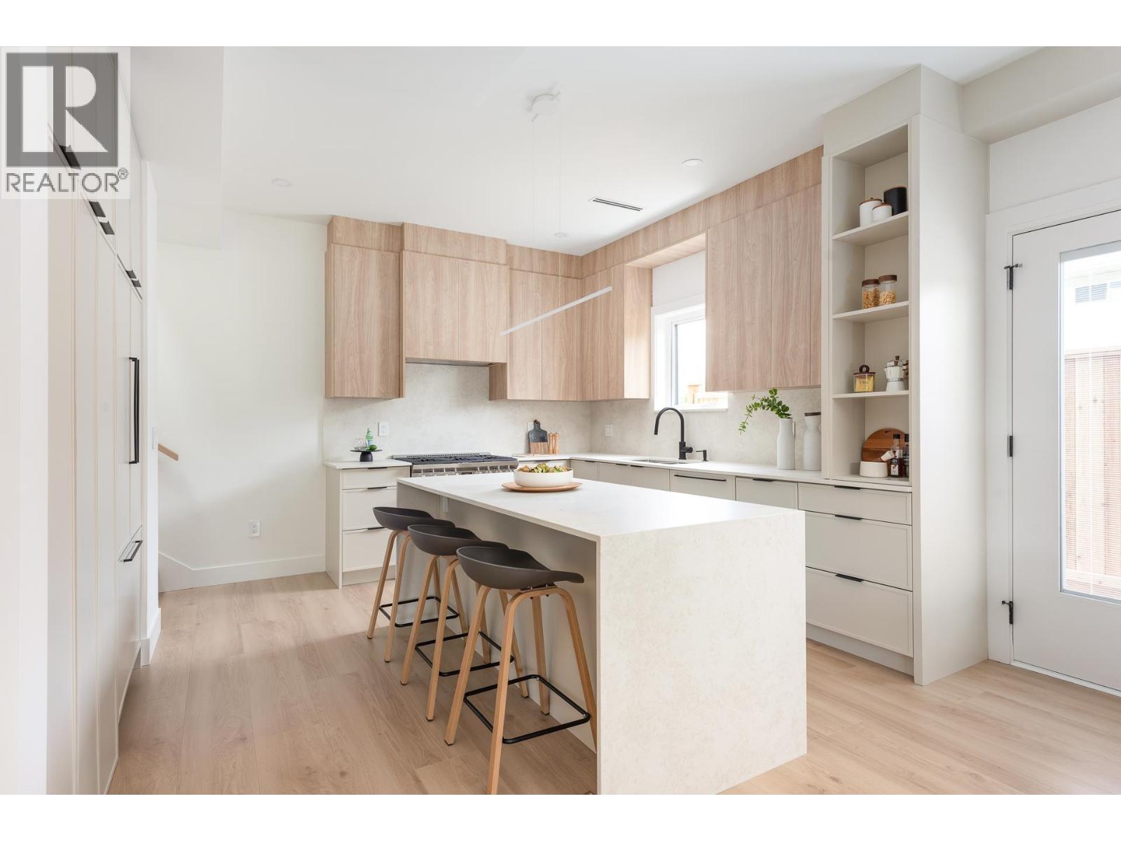 1132 Madore Avenue Unit 102, Coquitlam, BC V3K 3B9